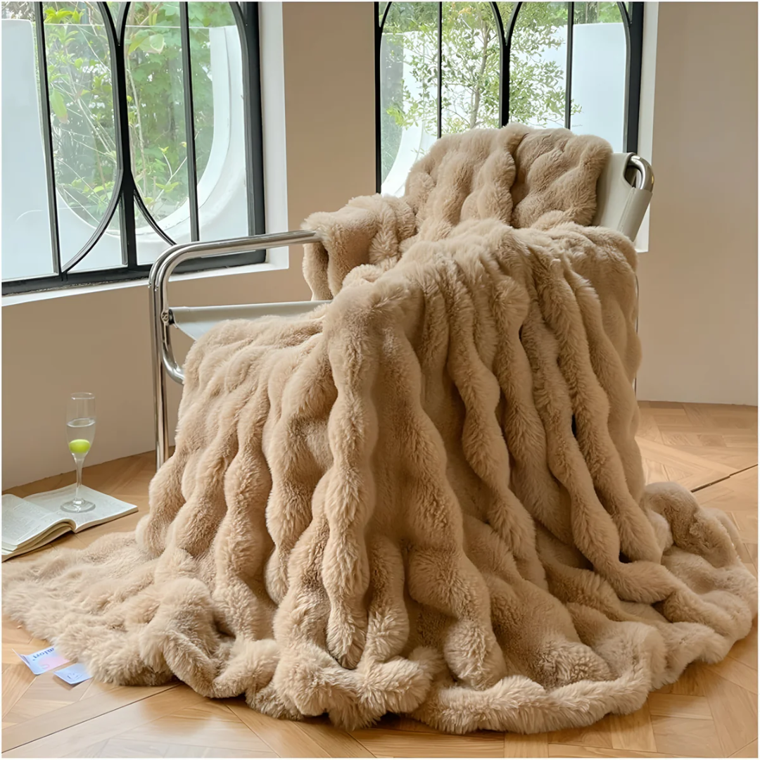 Fleece Blanket – Soft Polyester, Modern Design for the Sofa or on the Go