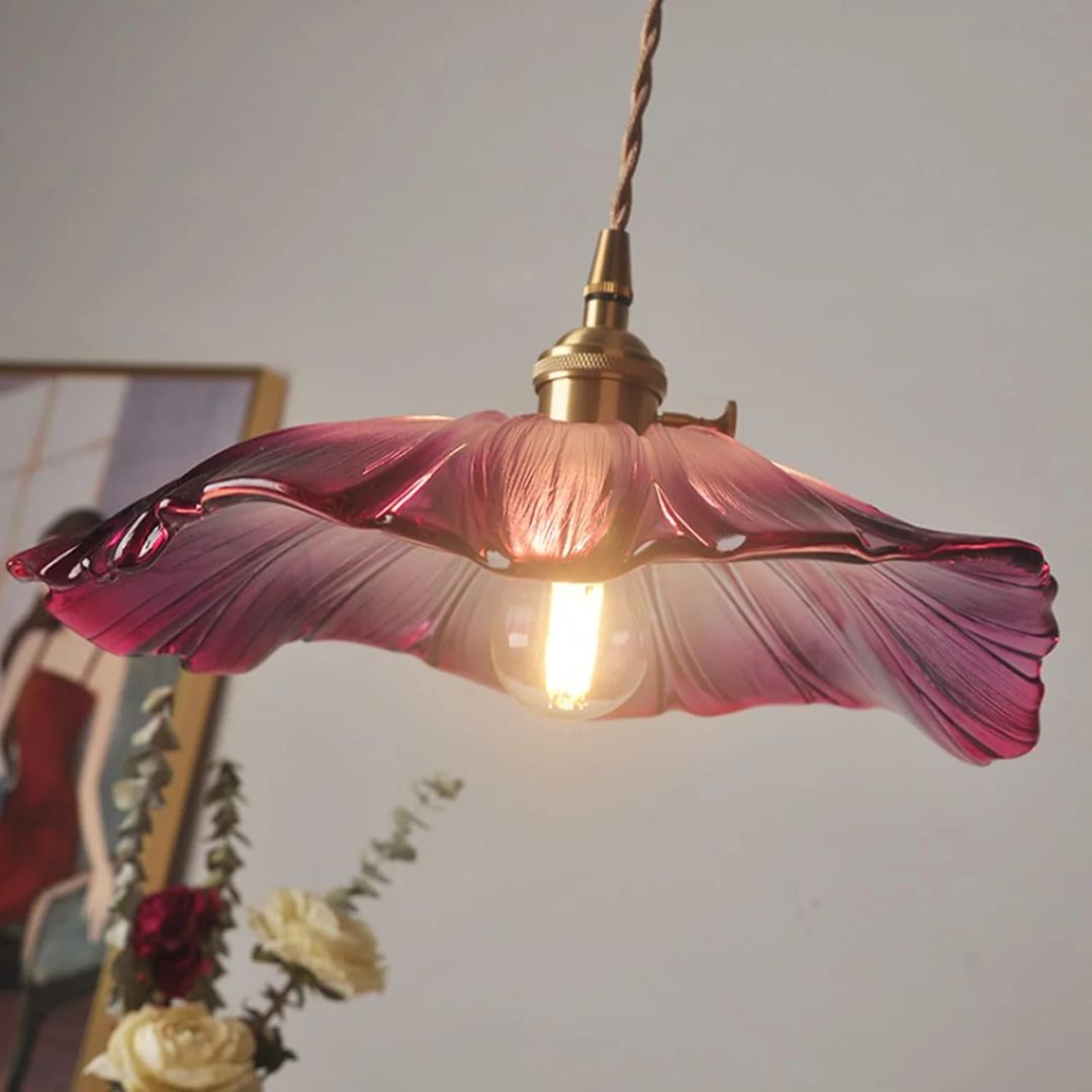 Flower-shaped pendant light – Deep red glass with a gold socket, perfect for the dining room or living room
