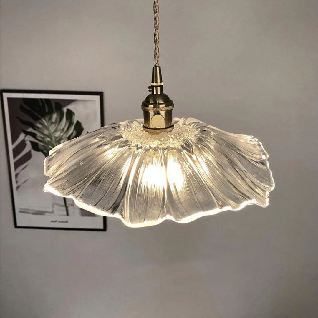 Flower-shaped pendant light – Deep red glass with a gold socket, perfect for the dining room or living room