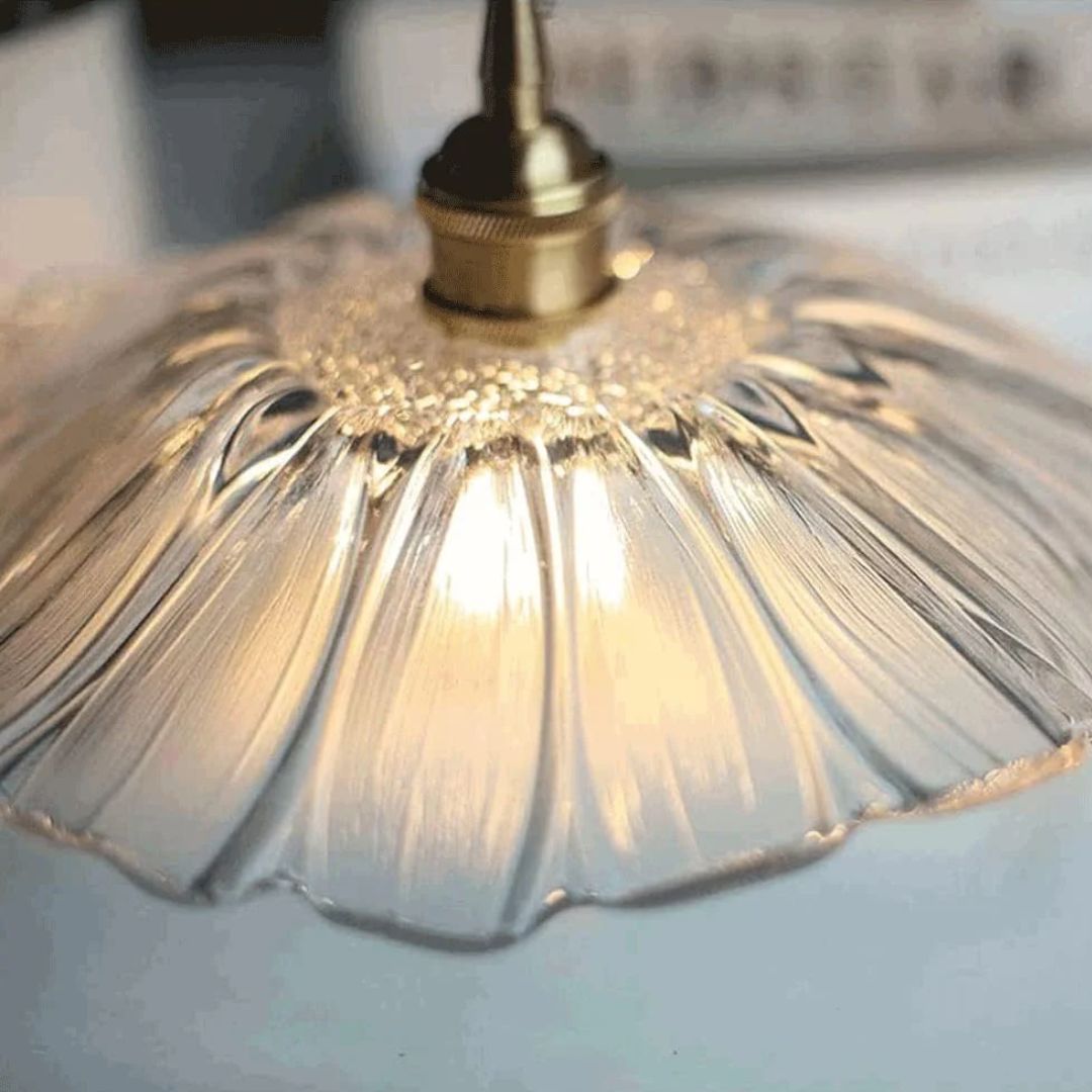 Flower-shaped pendant light – Deep red glass with a gold socket, perfect for the dining room or living room