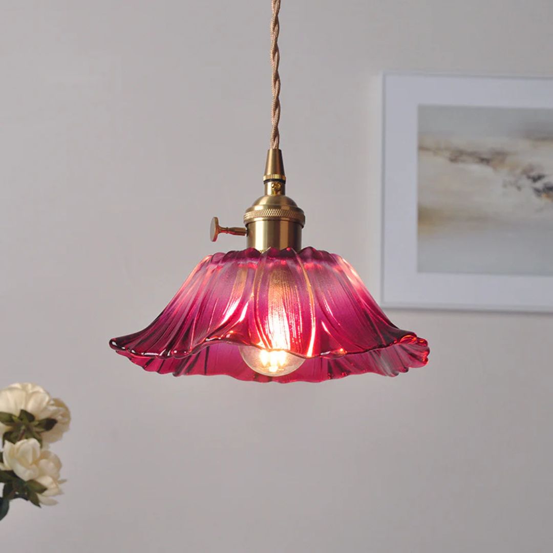 Flower-shaped pendant light – Deep red glass with a gold socket, perfect for the dining room or living room