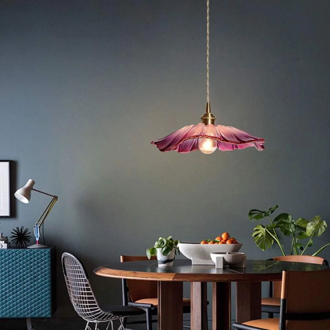 Flower-shaped pendant light – Deep red glass with a gold socket, perfect for the dining room or living room