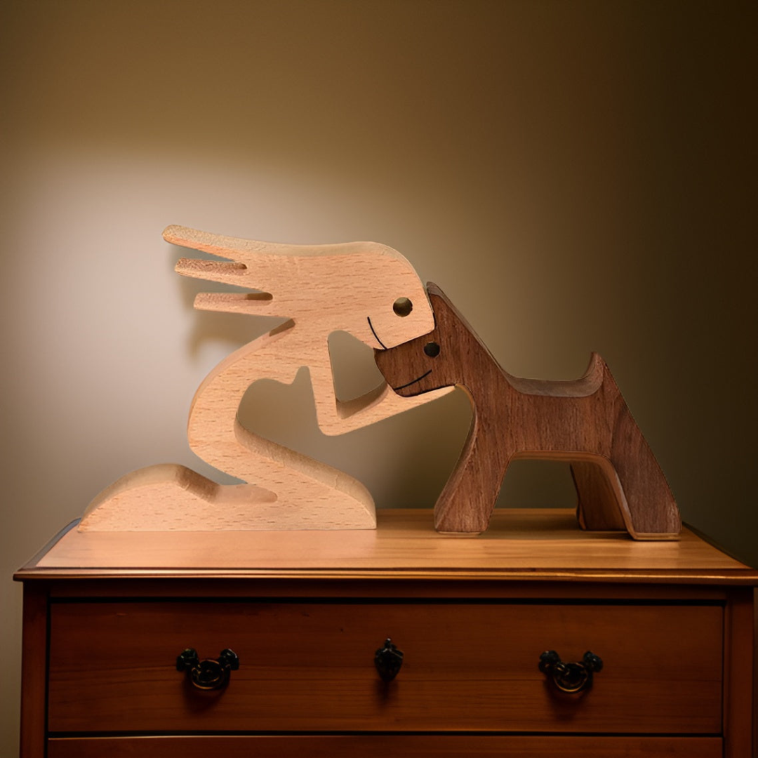 Statue en bois représentant un chien et son maître – Couleur naturelle, décoration artisanale pour le salon ou les amoureux des animaux