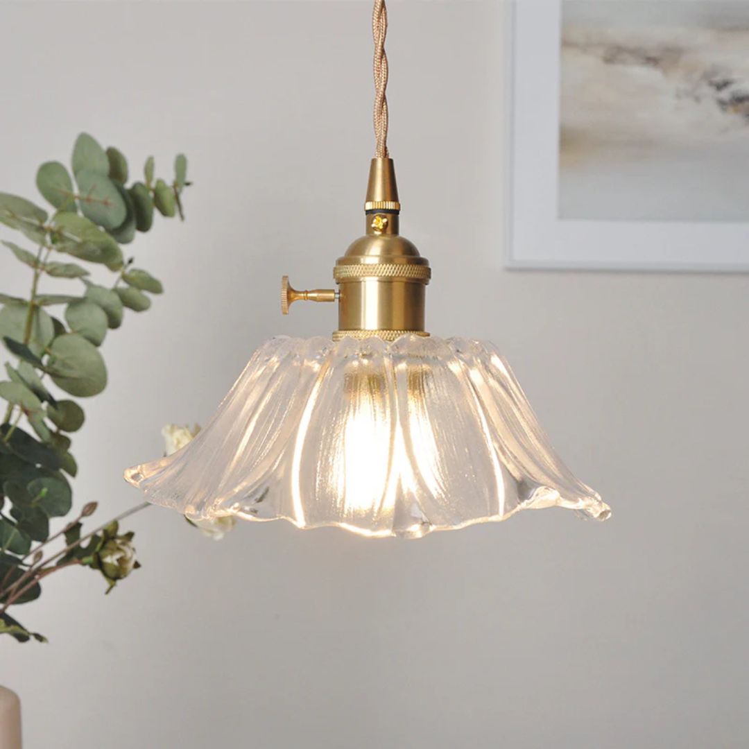 Flower-shaped pendant light – Deep red glass with a gold socket, perfect for the dining room or living room