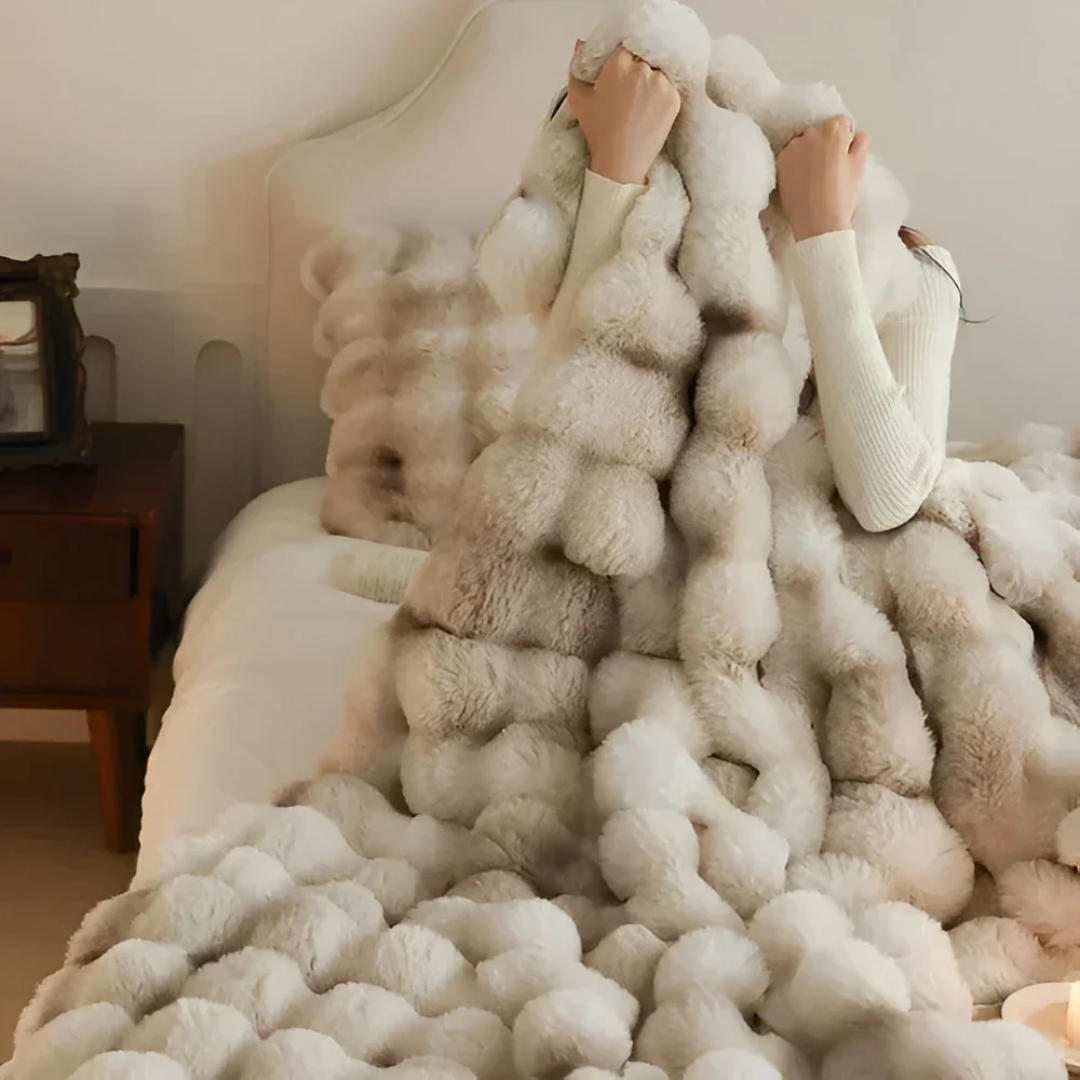 Fleece Blanket – Soft Polyester, Modern Design for the Sofa or on the Go