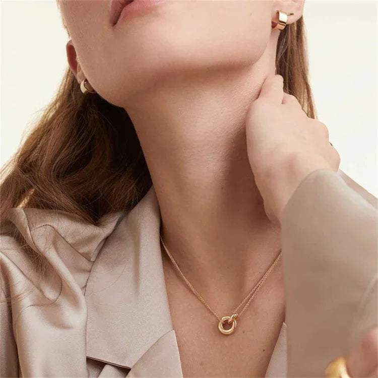Collier Pendentif Cercles Entrelacés Plaqué Or pour Femme