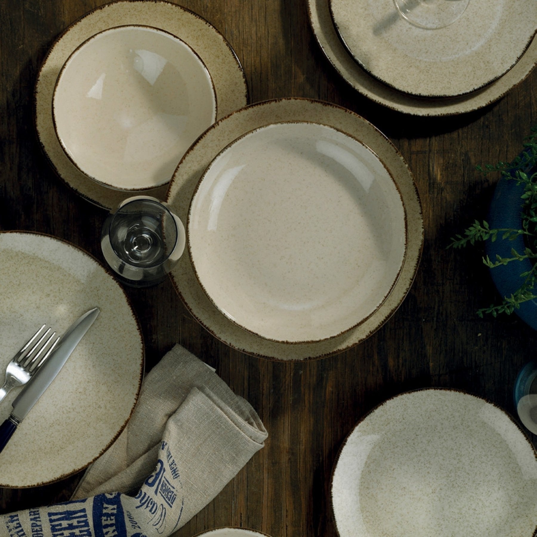 Juego de vajilla de porcelana – Color canela, diseño moderno para 6 comensales