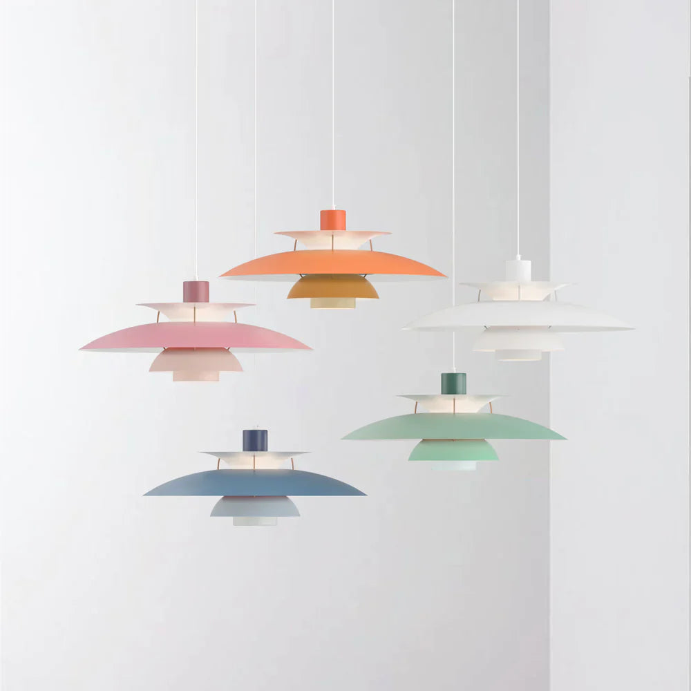 Suspension danoise – Métal superposé, design coloré pour table à manger ou salon