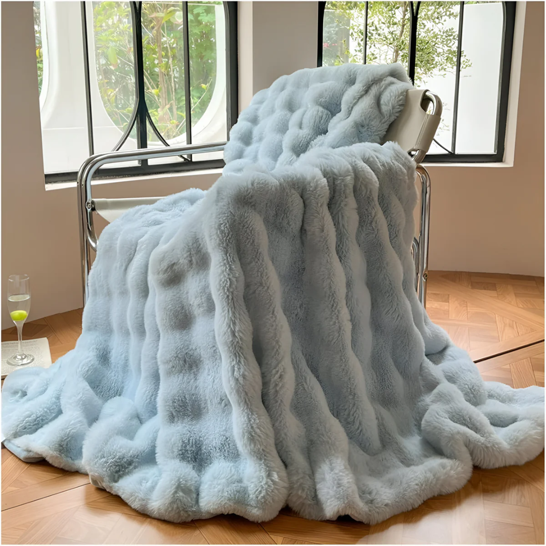 Fleece Blanket – Soft Polyester, Modern Design for the Sofa or on the Go