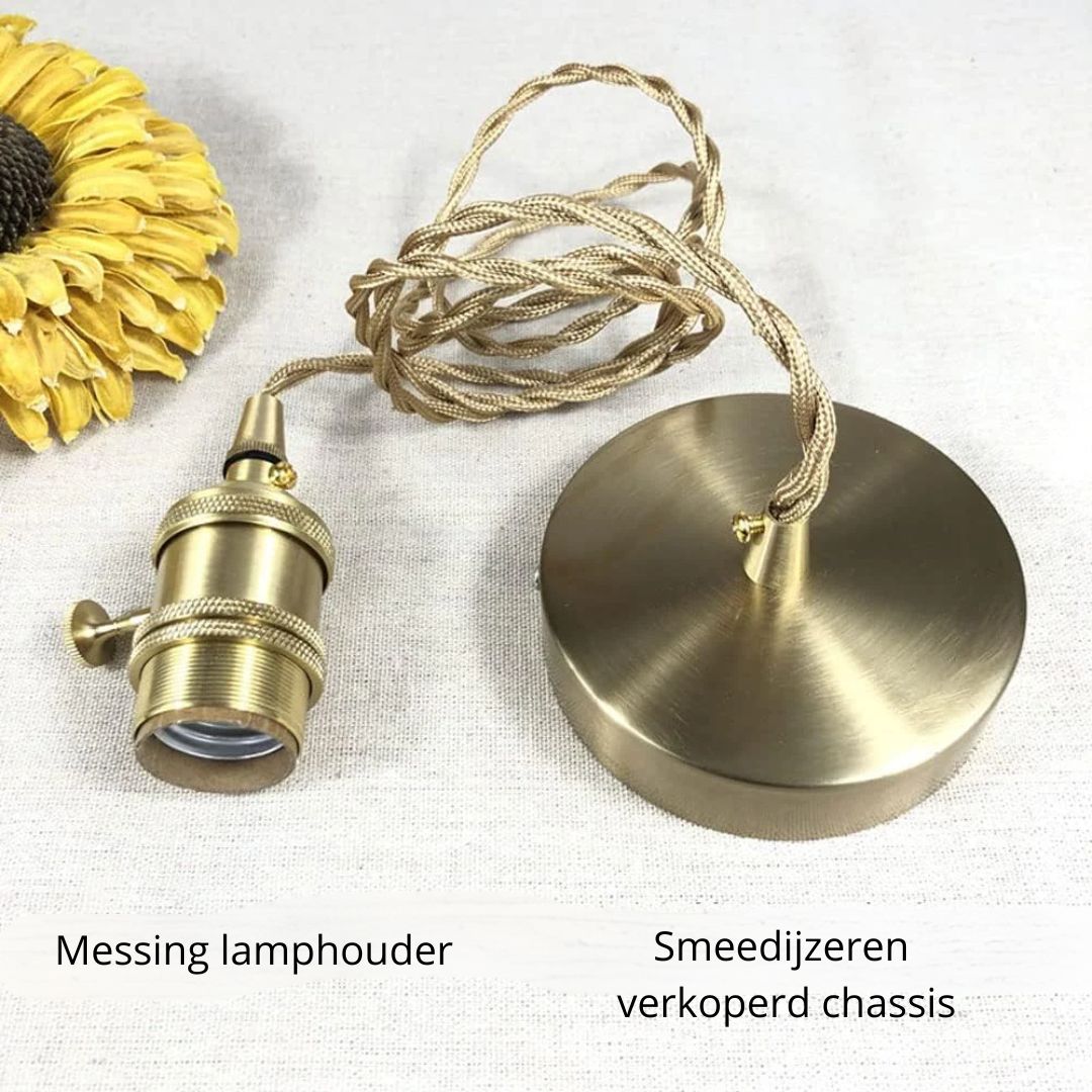 Flower-shaped pendant light – Deep red glass with a gold socket, perfect for the dining room or living room