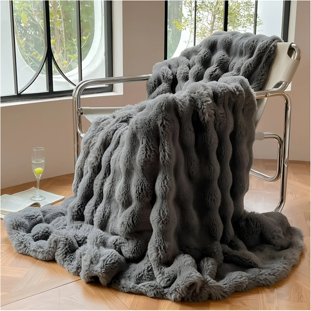 Fleece Blanket – Soft Polyester, Modern Design for the Sofa or on the Go