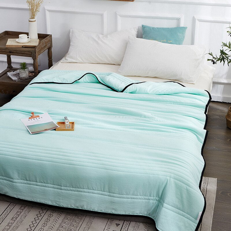 Zomerdekbed – van bamboelinnen en polyester, licht en ademend voor warme nachten in de slaapkamer