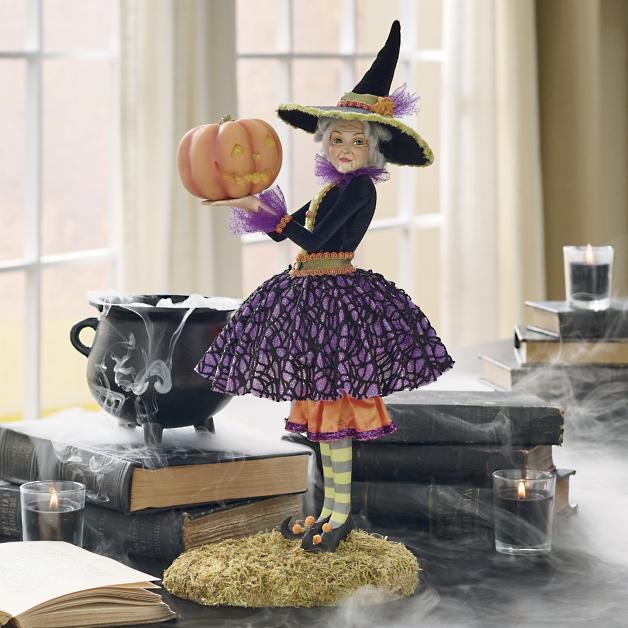 Figurka czarownicy z żywicy – wielokolorowa, wykonana ręcznie z dbałością o najdrobniejsze szczegóły, do dekoracji wnętrz na Halloween