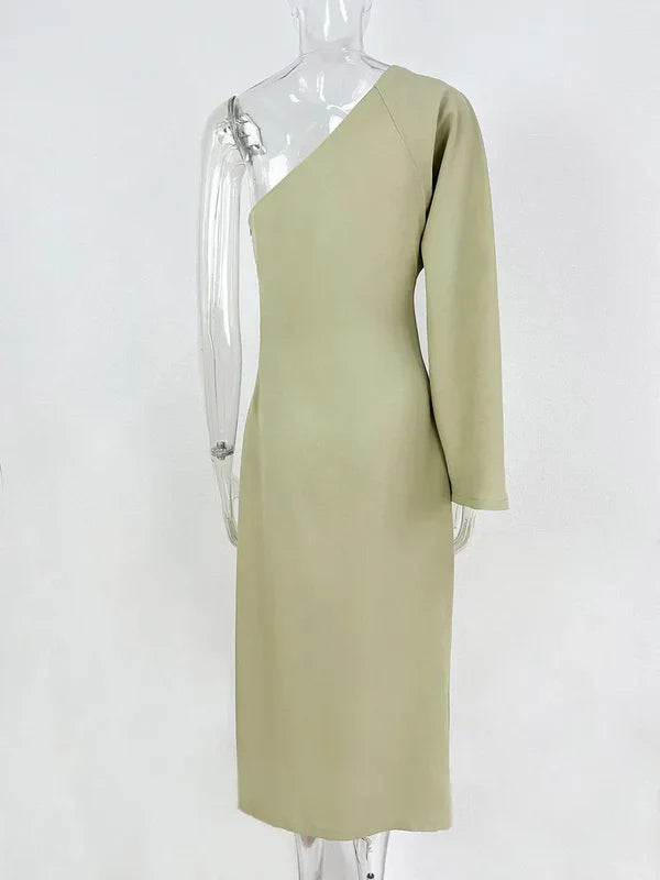 Robe Maxi Asymétrique à Épaule Dégagée et Manches Longues