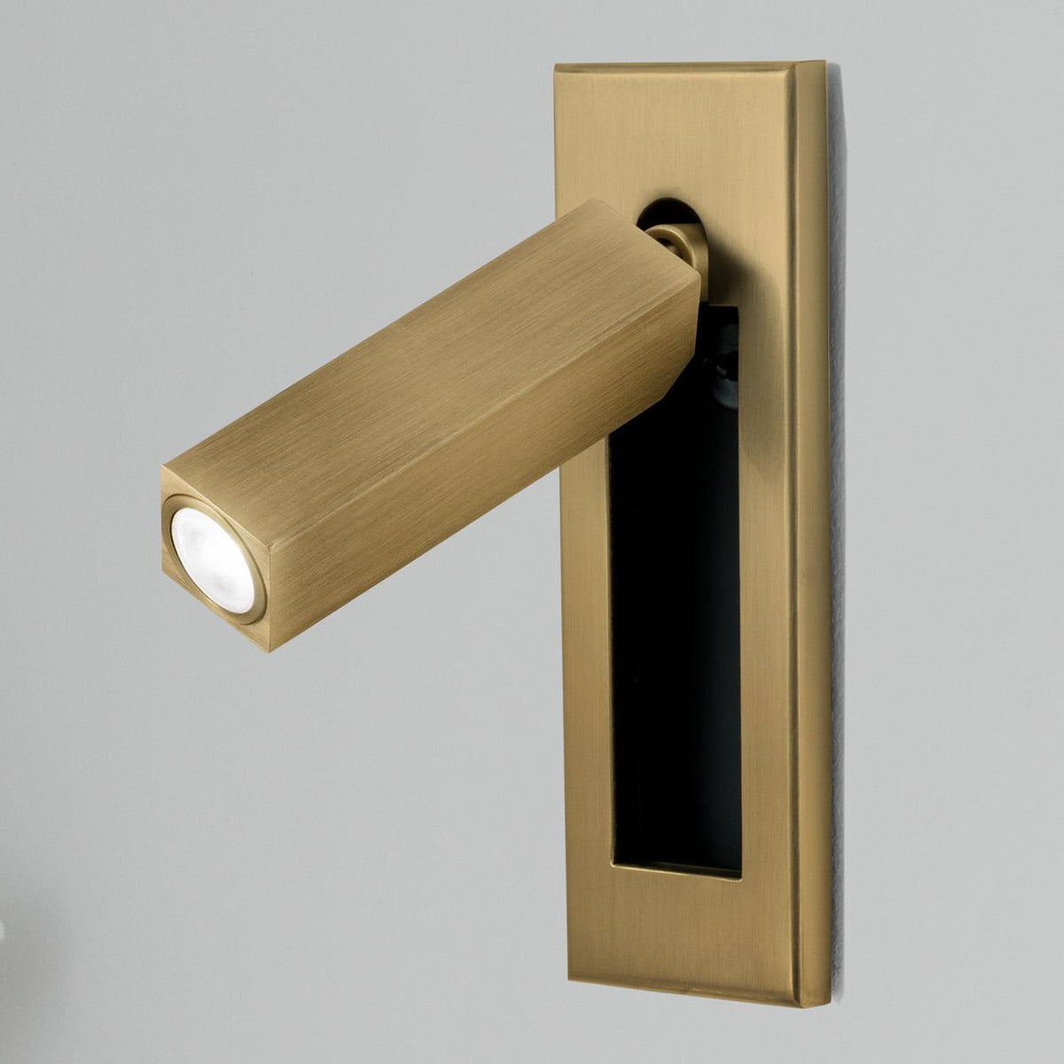 Applique Murale LED Encastrée pour Chevet - Métal