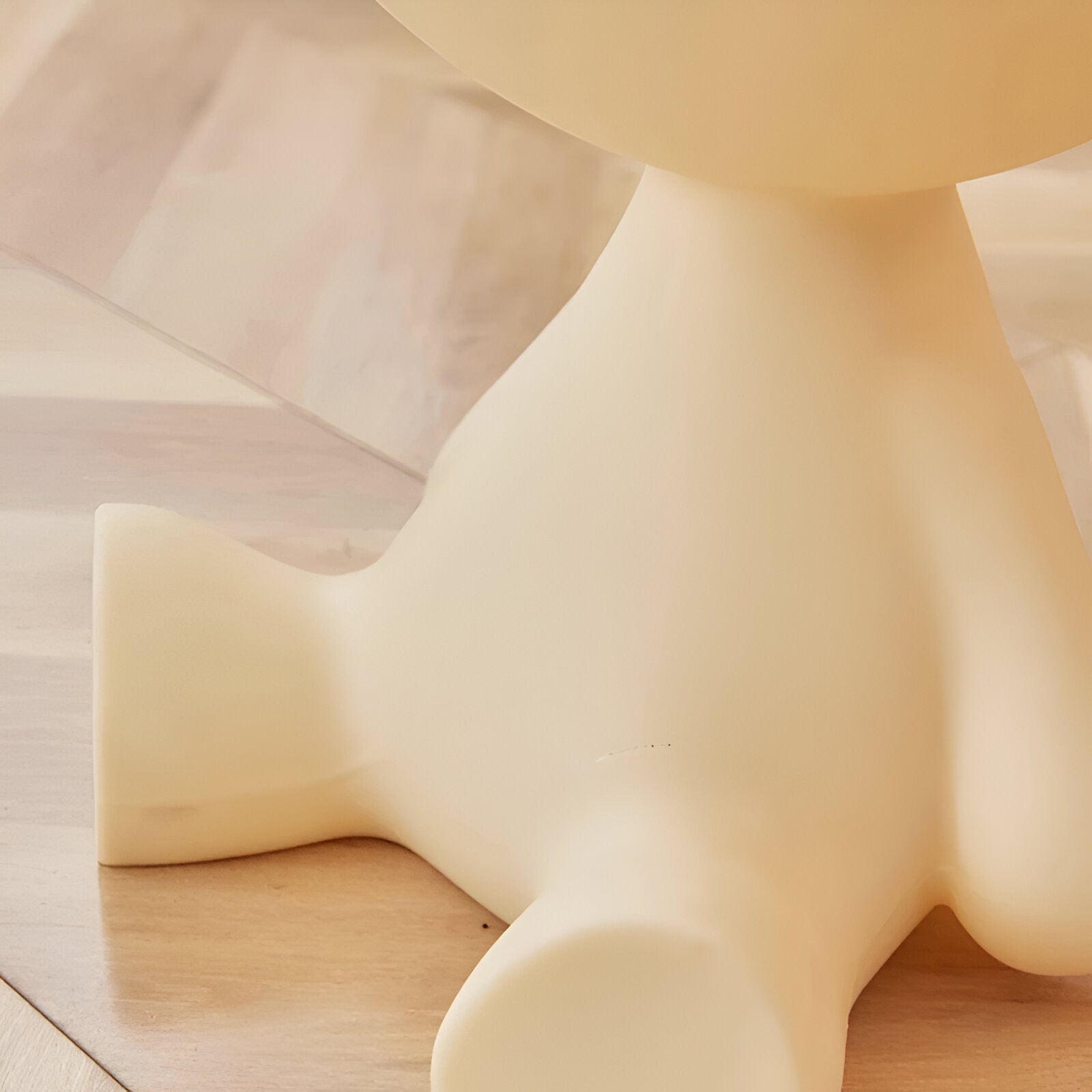 Ronde Salontafel – Kunststof, Tijdloos Design voor Woonkamer of Bijzetruimte