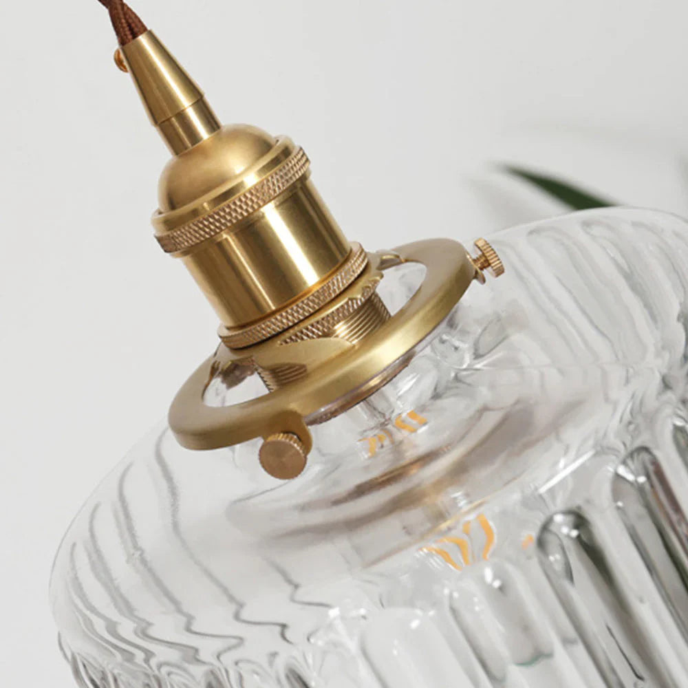 Suspension – Verre strié avec accents dorés pour table à manger ou salon