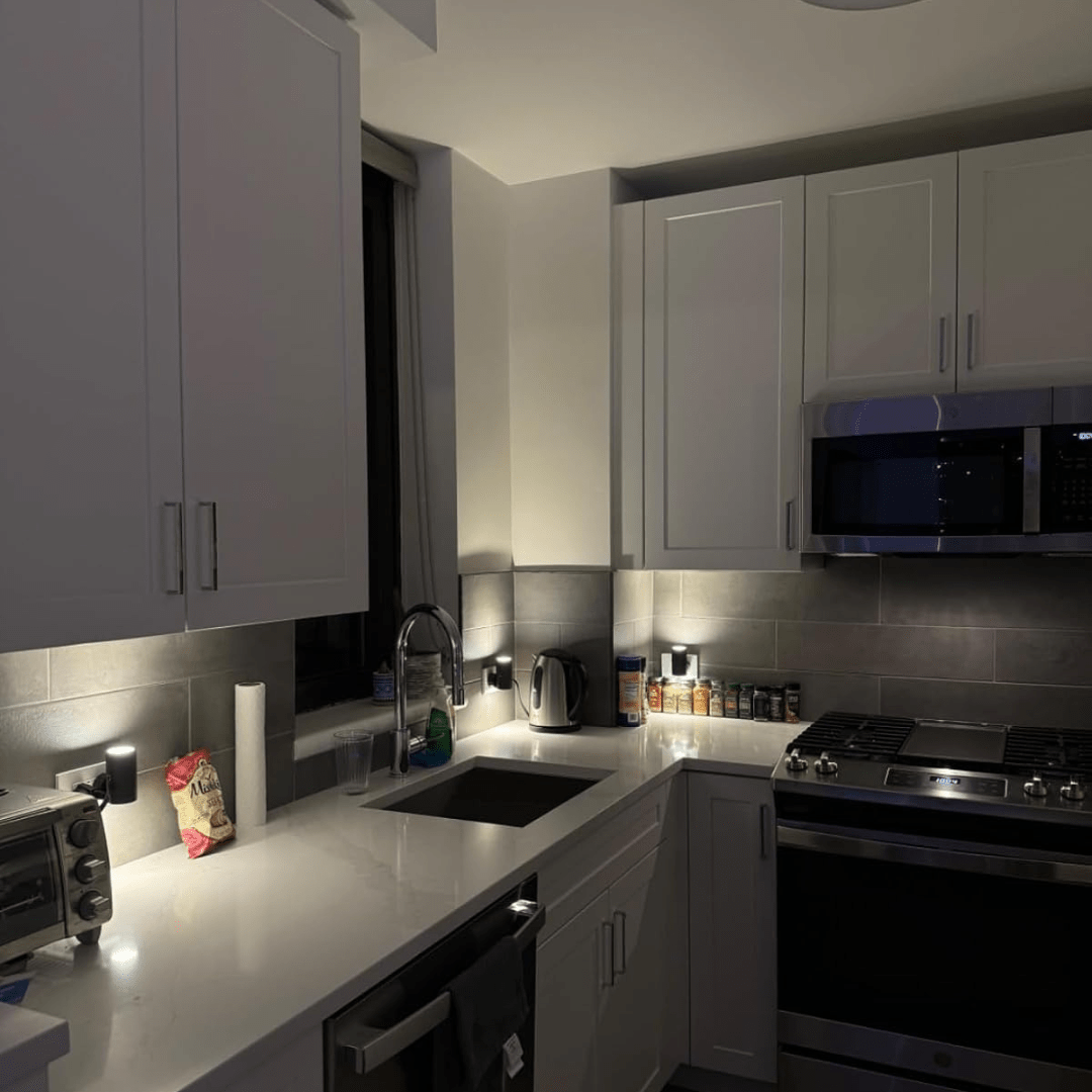 Veilleuse LED Enfichable avec Capteur de Lumière, Dimmable