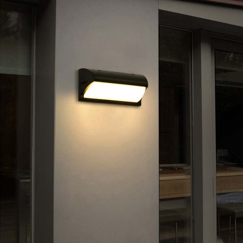 Motion-Sensor Wall Light – Black, Waterproof LED for the Garden, Porch, or Driveway