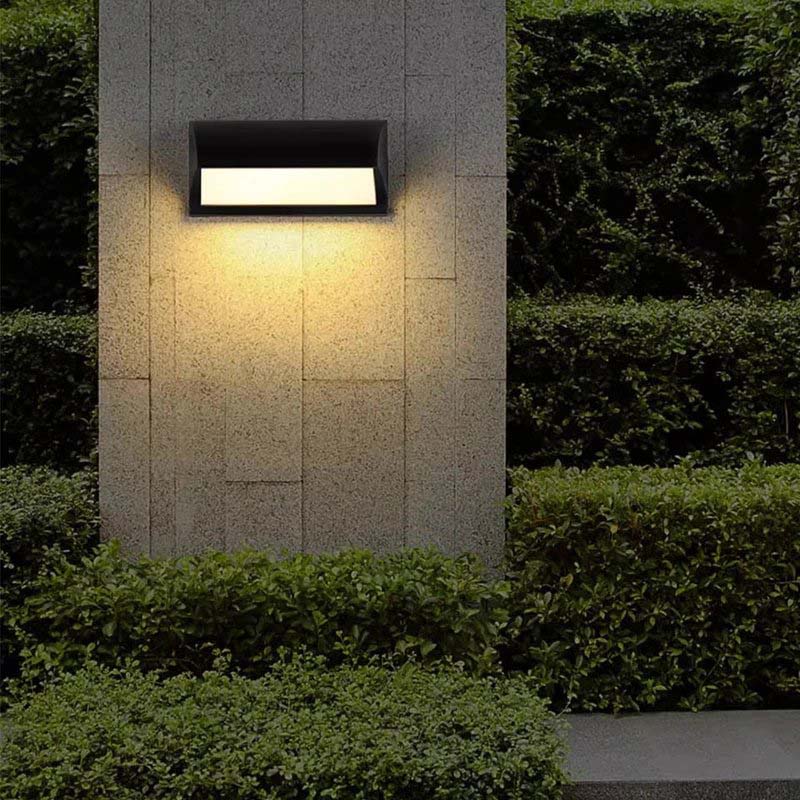 Motion-Sensor Wall Light – Black, Waterproof LED for the Garden, Porch, or Driveway