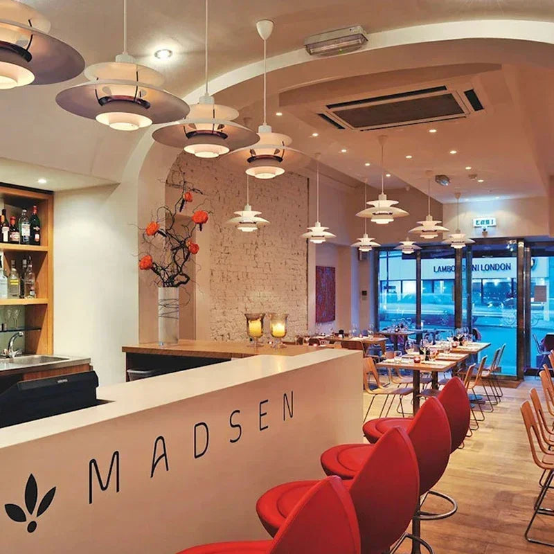 Suspension danoise – Métal superposé, design coloré pour table à manger ou salon