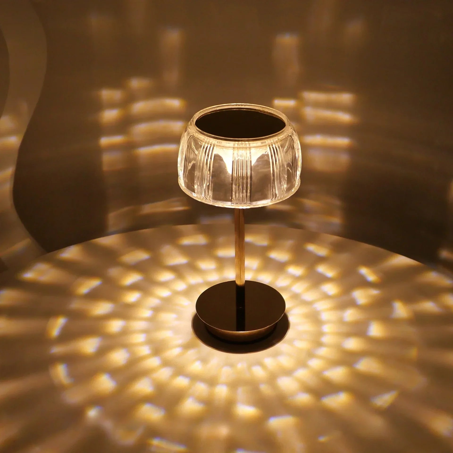 Lampe de table rechargeable en cristal – Dorée, design dimmable pour chambre ou salon