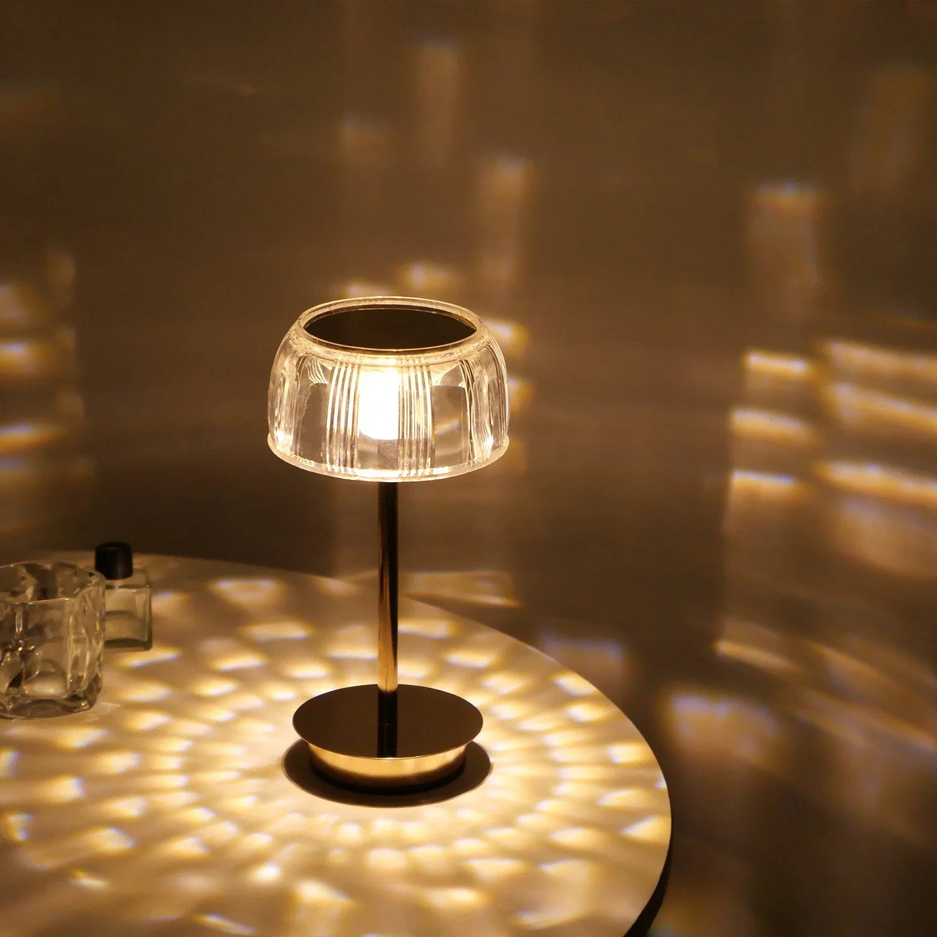 Lampe de table rechargeable en cristal – Dorée, design dimmable pour chambre ou salon