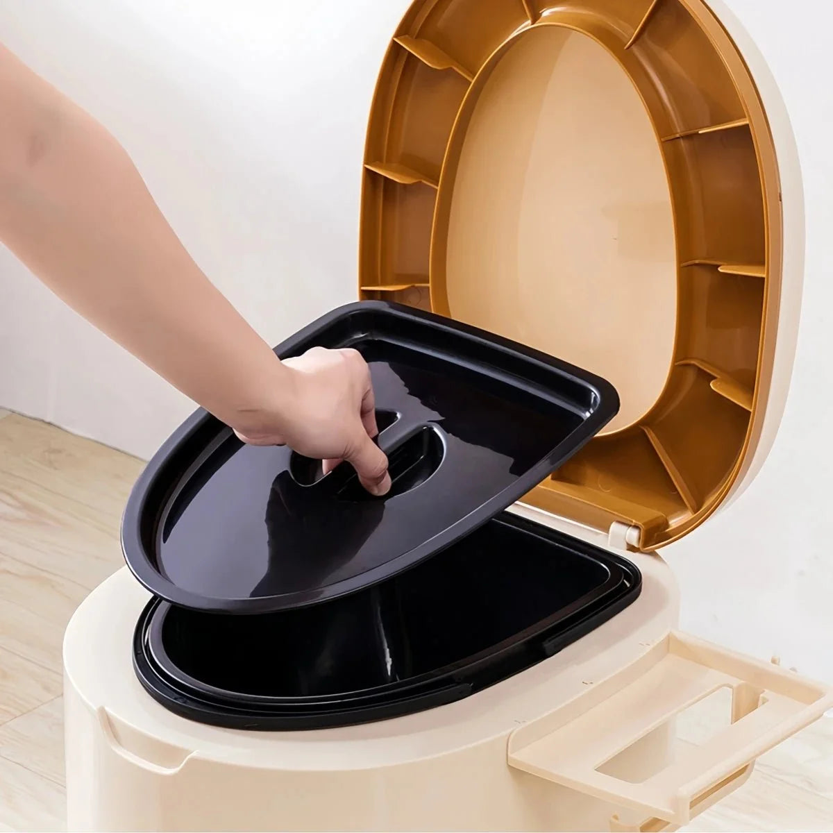 Tragbare mobile Toilette mit Deckel - Ideal für Camping & Reisen 4