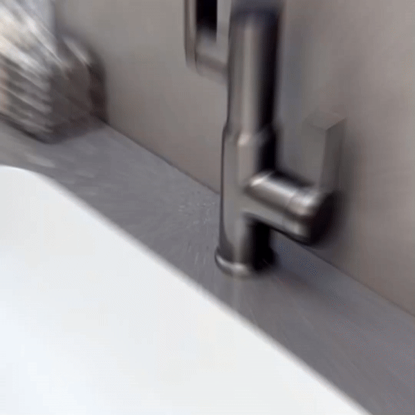 Kitchen Faucet – Stainless Steel with Chrome Finish, 360° Swivel, Height-Adjustable, and Temperature Display