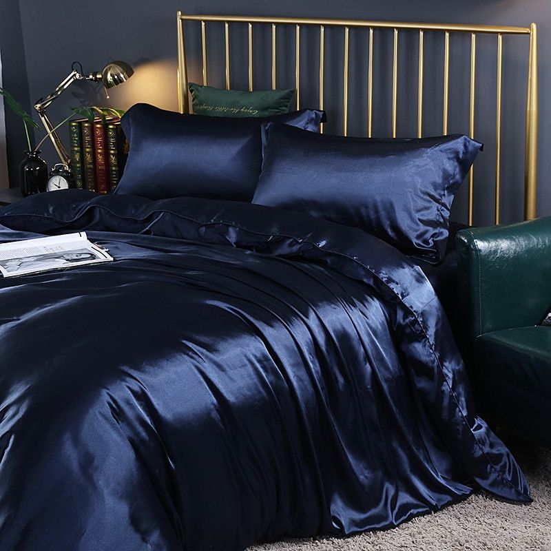 Silk Bedding Set – Cooling, 4-Piece Set in Various Sizes for Bedroom Decor