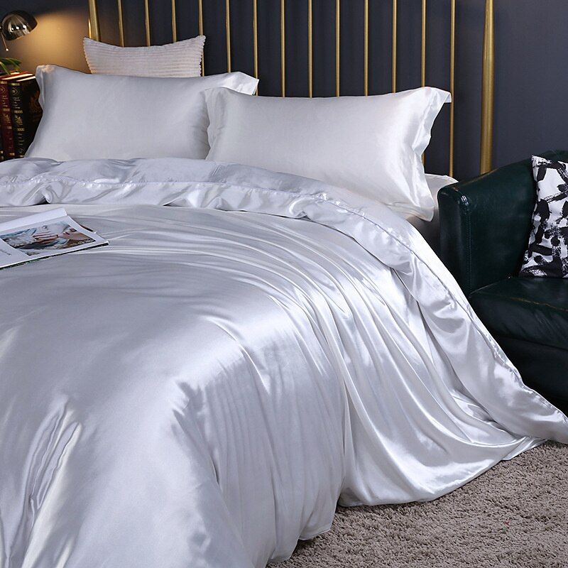 Silk Bedding Set – Cooling, 4-Piece Set in Various Sizes for Bedroom Decor