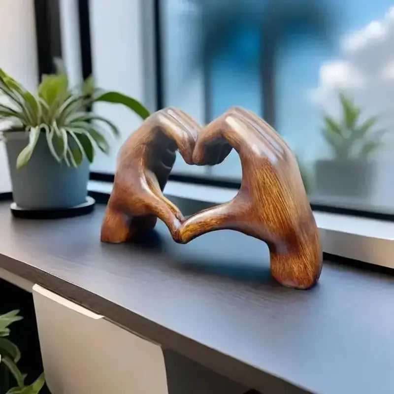Figurine en Bois – Grain de Bois Naturel, Cœur Symbolique pour Décoration de Salon ou de Chambre