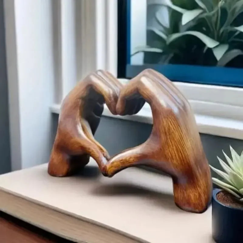 Wooden Figurine – Natural Wood Grain, Symbolic Heart for Living Room or Bedroom Decor
