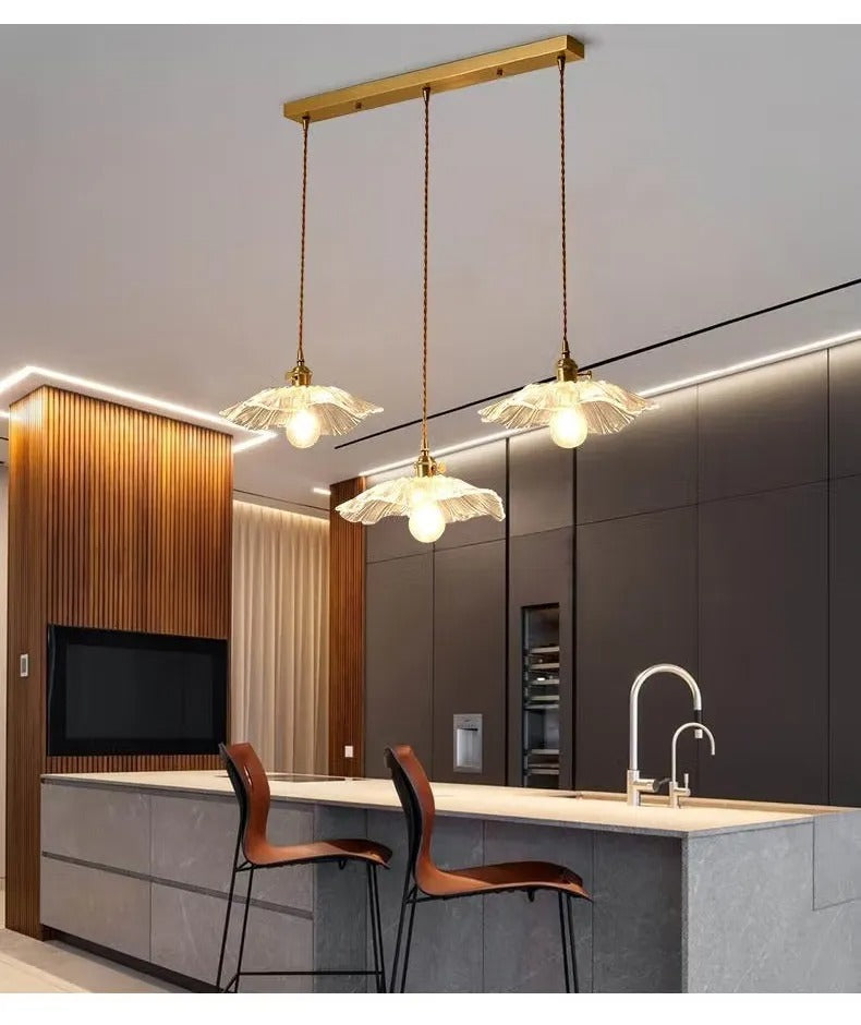 Flower-shaped pendant light – Deep red glass with a gold socket, for the dining room or living room