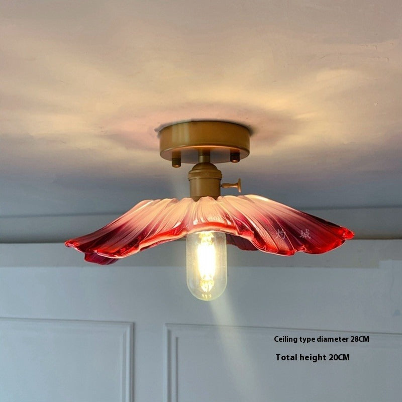Flower-shaped pendant light – Deep red glass with a gold socket, for the dining room or living room