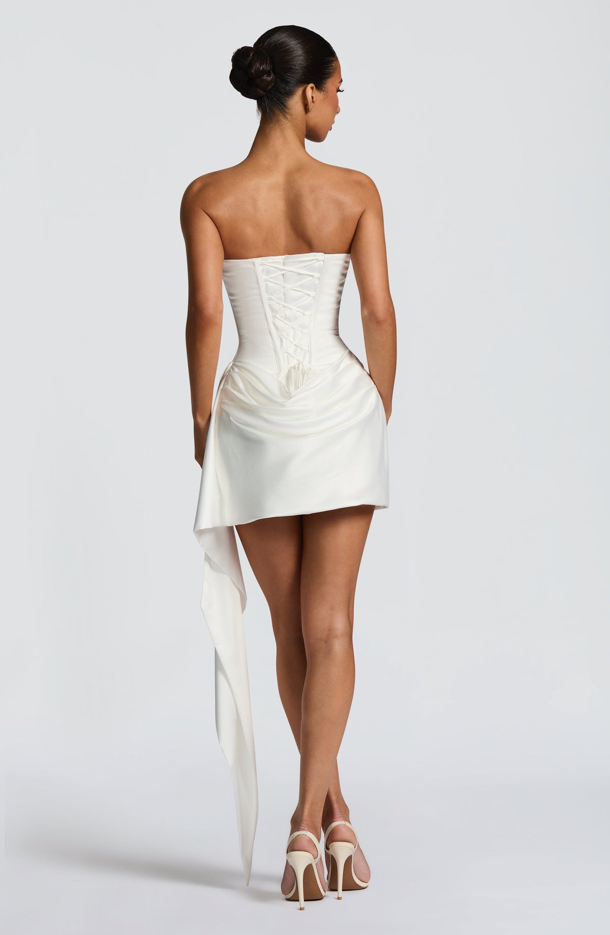 Robe Mini Femme Sans Bretelles avec Détail Écharpe