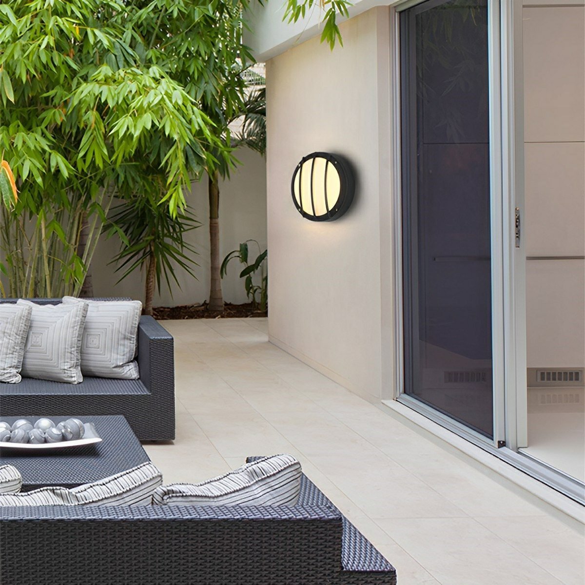 Modern Outdoor Wall Sconce – Black or White, Minimalist Design for Porches, Gardens, or Patios