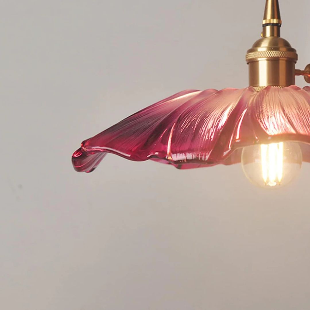Flower-shaped pendant light – Deep red glass with a gold socket, perfect for the dining room or living room