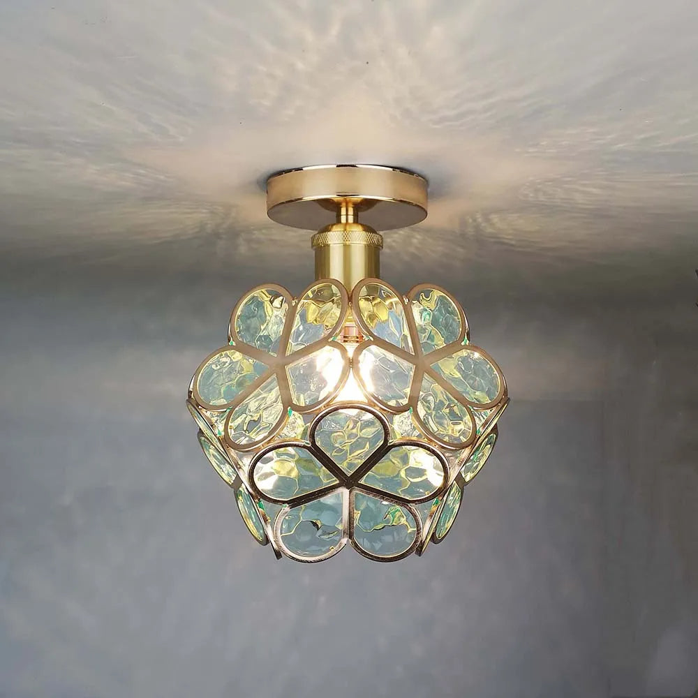 Flower-shaped ceiling light – Gold accents with transparent details for the bedroom or hallway