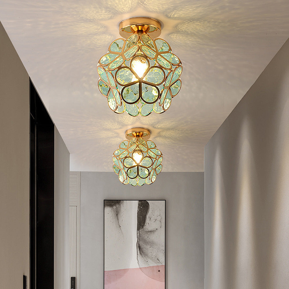 Flower-shaped ceiling light – Gold accents with transparent details for the bedroom or hallway