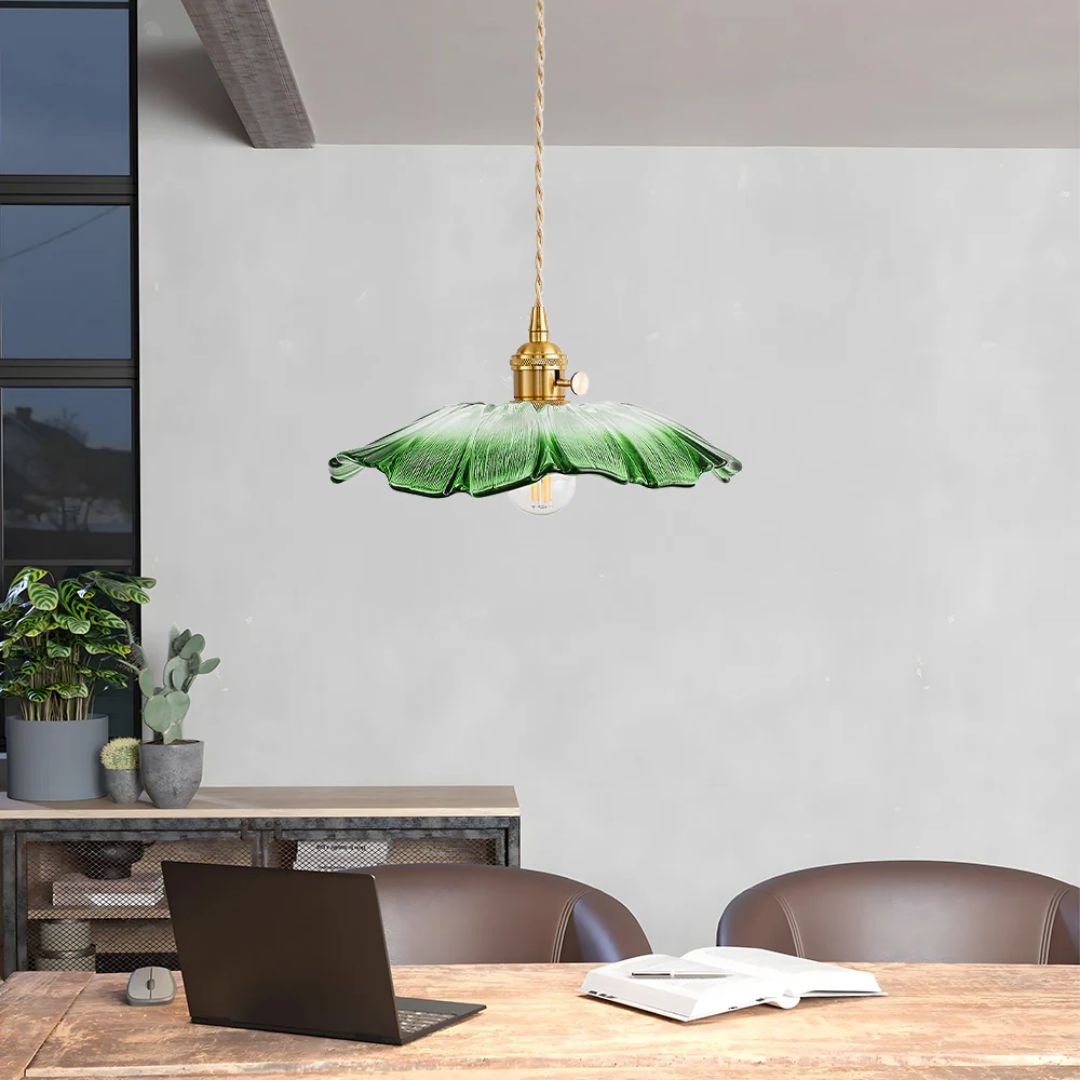 Flower-shaped pendant light – Deep red glass with a gold socket, perfect for the dining room or living room