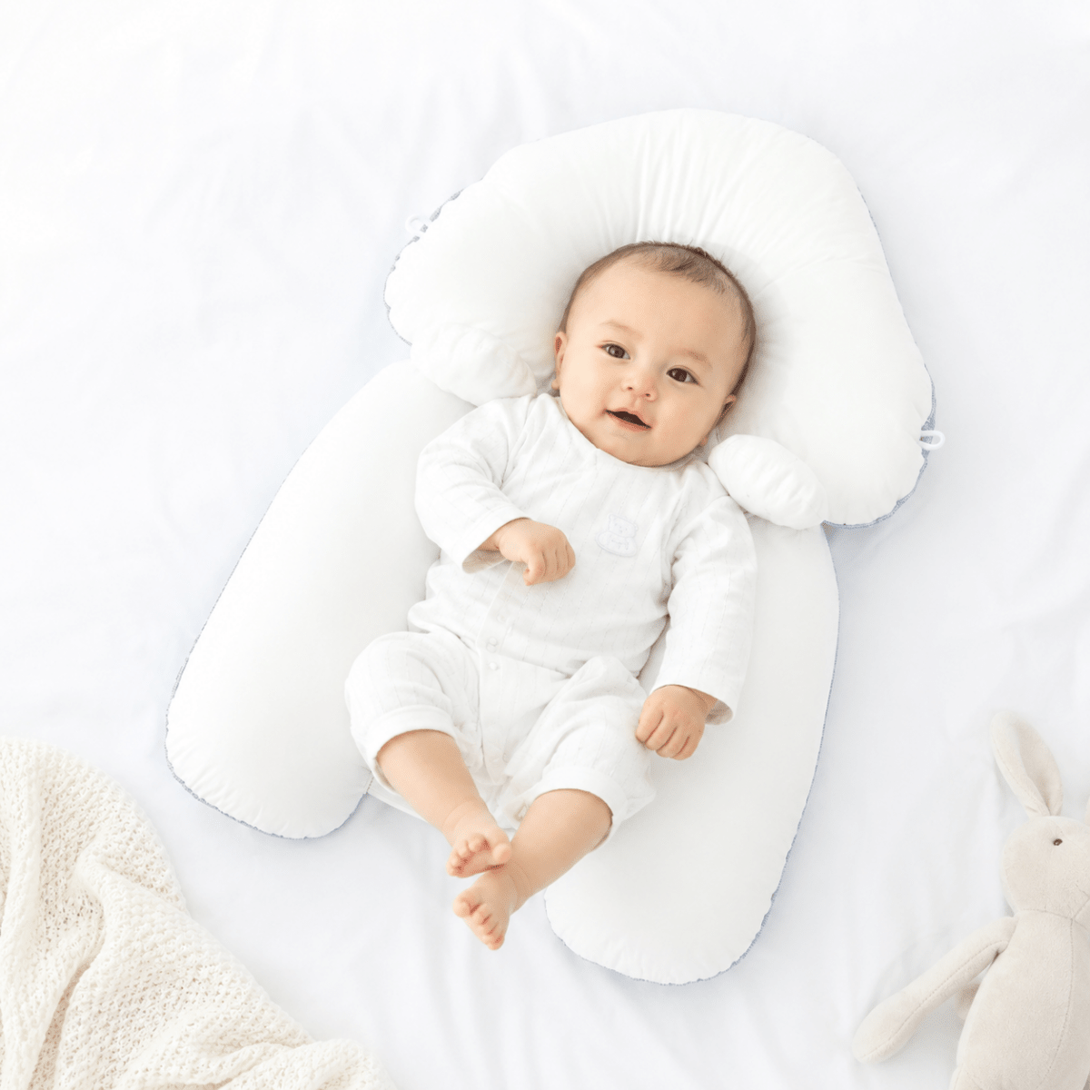 Coussin Ergonomique pour Bébé – Mousse à Mémoire Douce avec Coton Respirant pour les Bébés jusqu'à 12 Mois