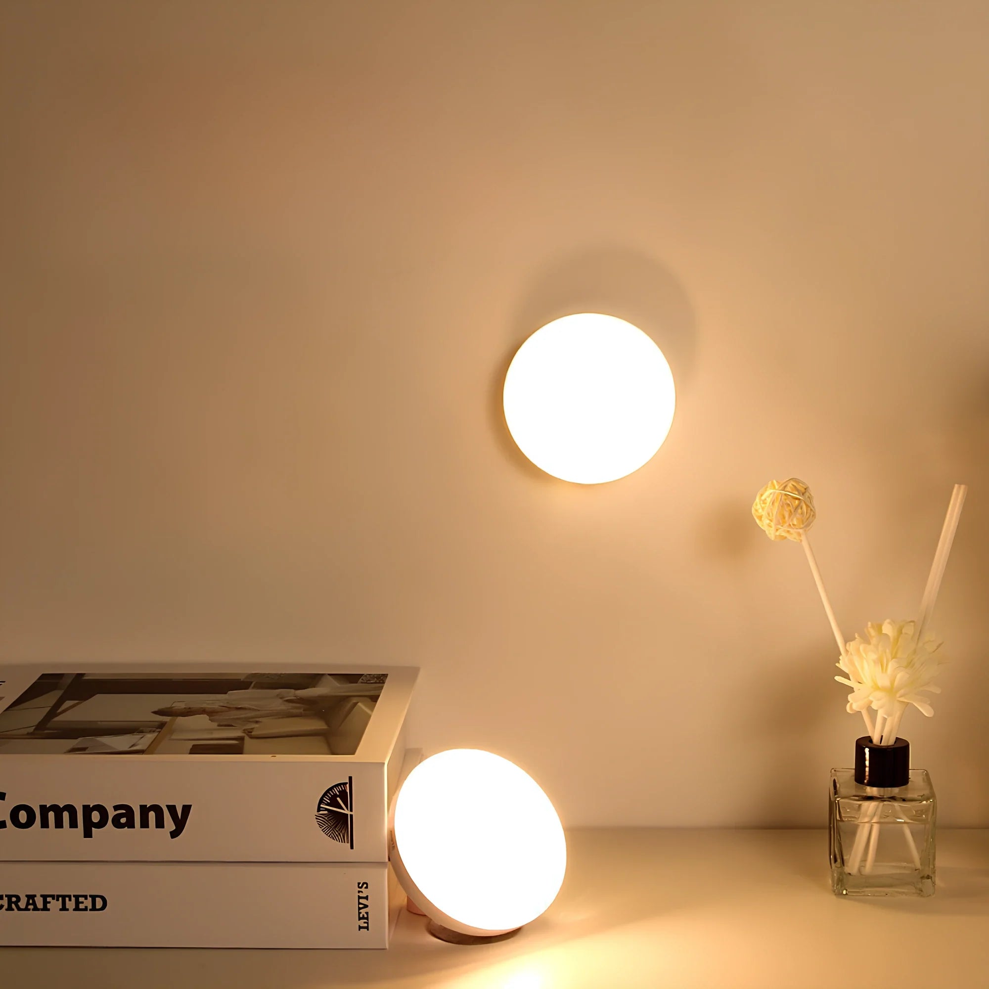 Lampe à détecteur de mouvement – Blanche, design écoénergétique pour couloir ou escalier