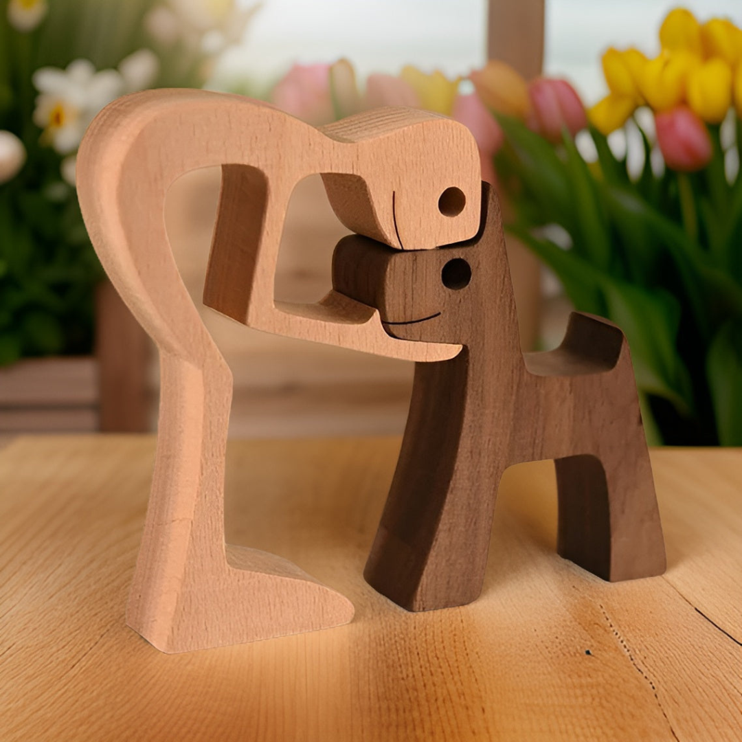 Houten beeldje van een hond en zijn baasje – Natuurlijke kleur, ambachtelijk decoratiestuk voor in de woonkamer of voor dierenliefhebbers