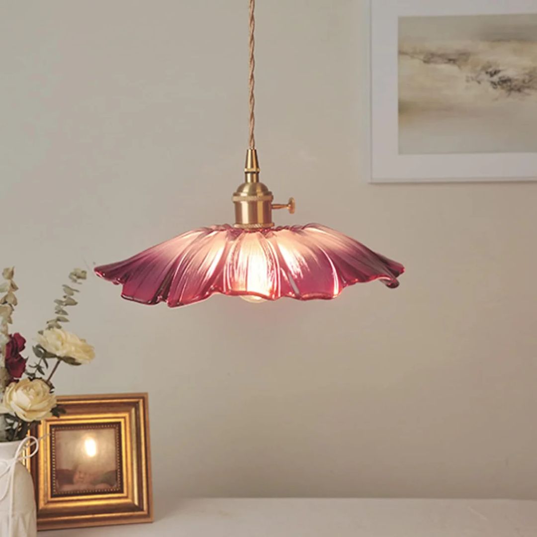 Flower-shaped pendant light – Deep red glass with a gold socket, perfect for the dining room or living room