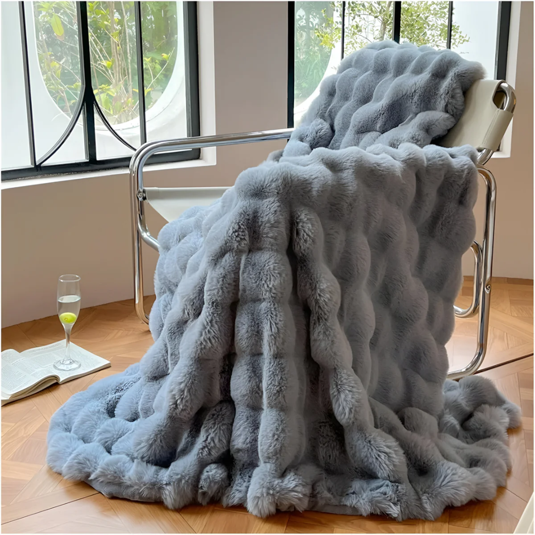 Fleece Blanket – Soft Polyester, Modern Design for the Sofa or on the Go