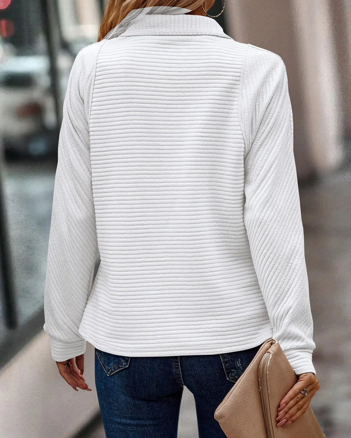 Pull Femme Demi-Zip Col V - Maille Souple et Coupe Ajustée