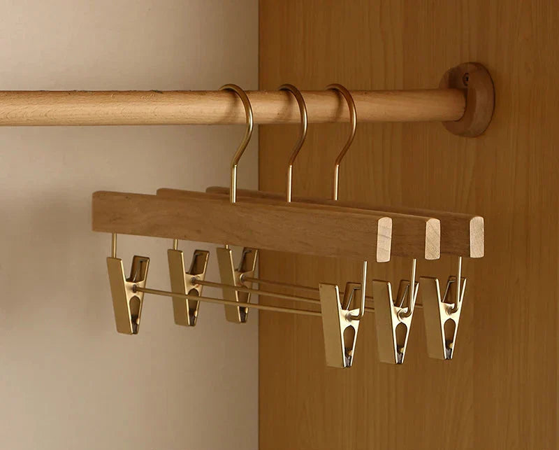 Wooden Hangers – Camphor Wood with Wide Shoulders, Set of 2 for Organizing Clothes in the Closet