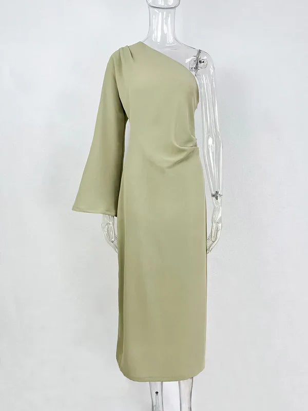 Robe Maxi Asymétrique à Épaule Dégagée et Manches Longues