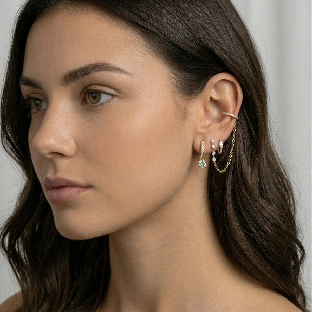 Boucles d'Oreilles Créoles Femme Plaquées Or avec Zircone et Breloque